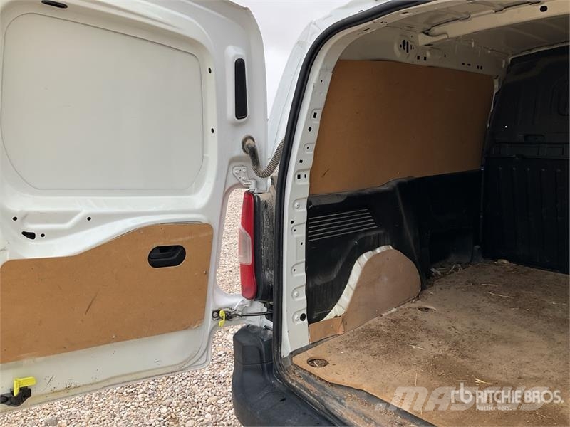 Peugeot Partner Cargo Van Lieferwagen