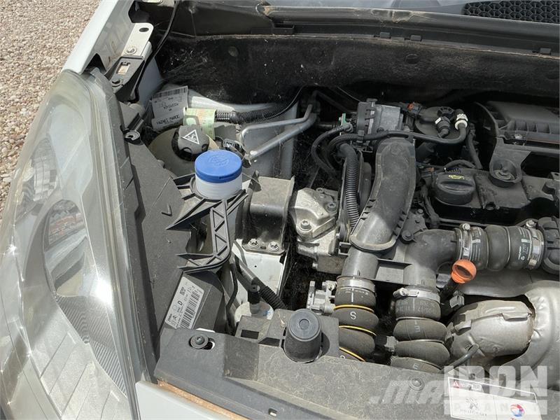 Peugeot Partner Cargo Van Lieferwagen