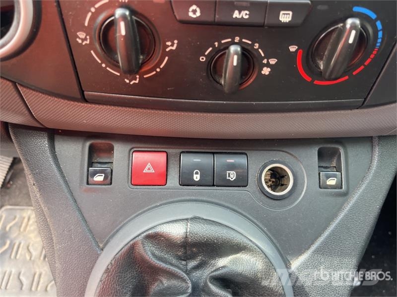 Peugeot Partner Cargo Van Panel vans