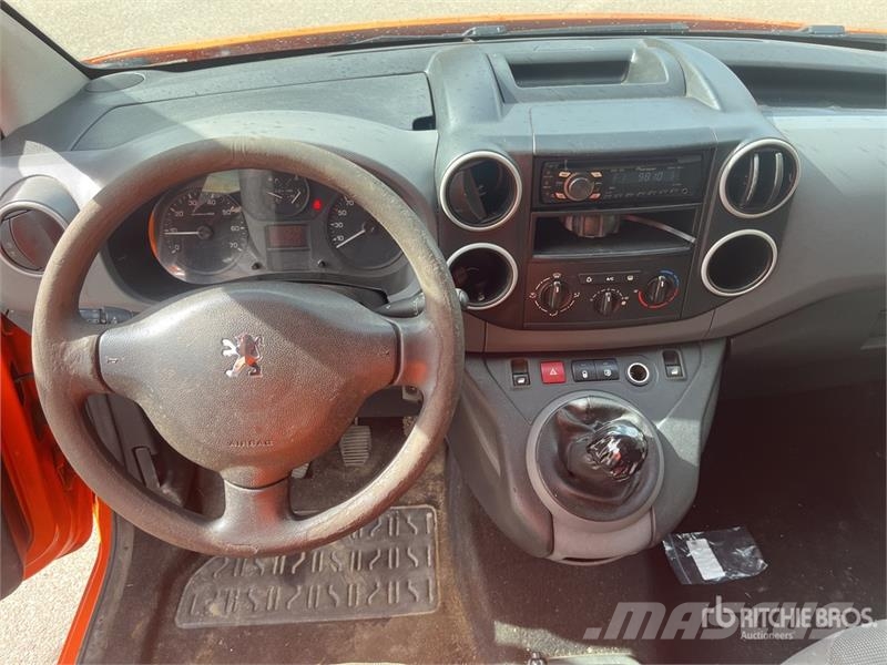 Peugeot Partner Cargo Van Panel vans
