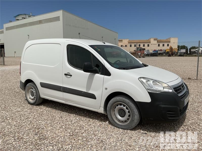 Peugeot Partner Cargo Van Lieferwagen