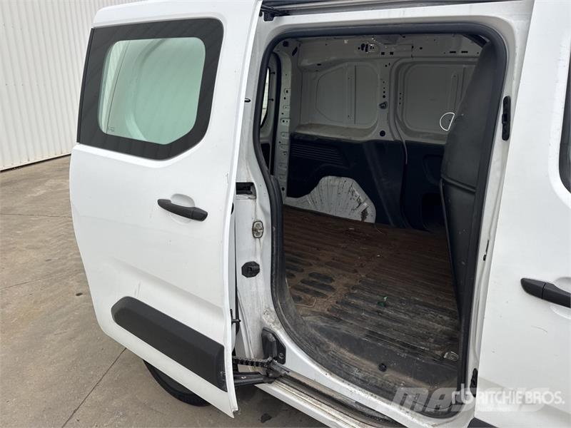 Peugeot Partner Vehicule Utilitaire Cargo Van Gesloten bedrijfswagens