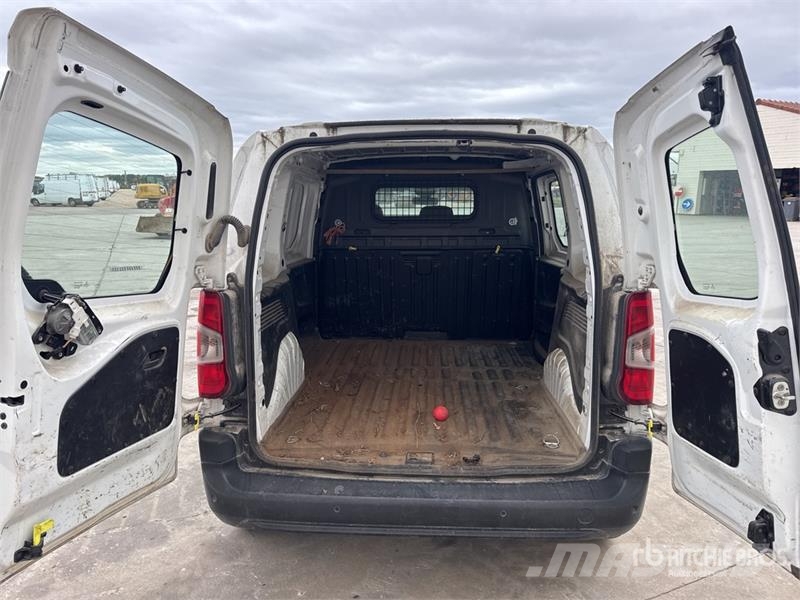 Peugeot Partner Vehicule Utilitaire Cargo Van Gesloten bedrijfswagens