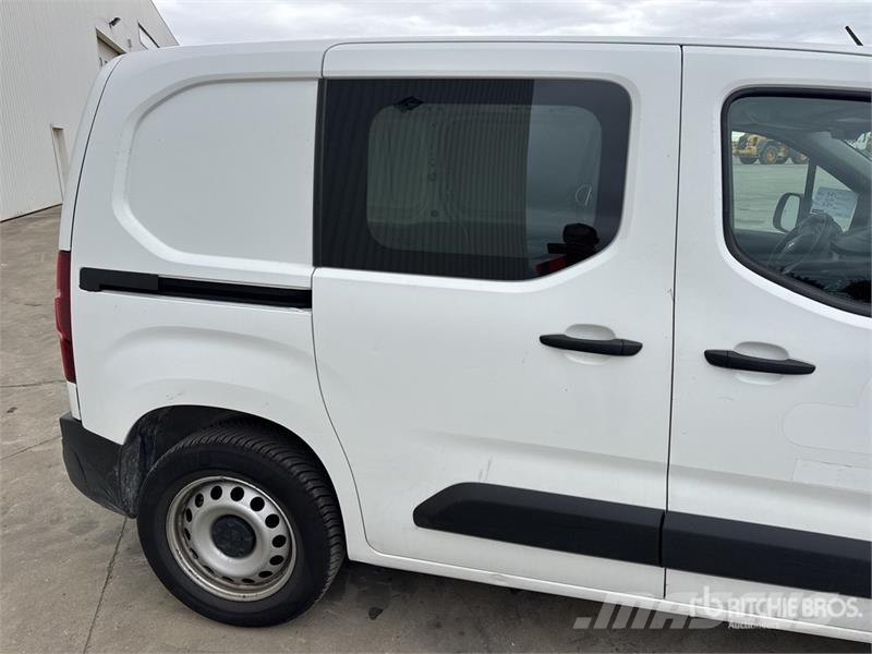 Peugeot Partner Vehicule Utilitaire Cargo Van Gesloten bedrijfswagens