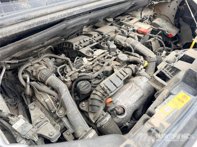 Peugeot Partner Vehicule Utilitaire Cargo Van Gesloten bedrijfswagens