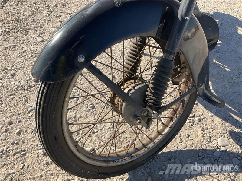 Peugeot TL57 Classic Bike (Inoperable) Avtomobili