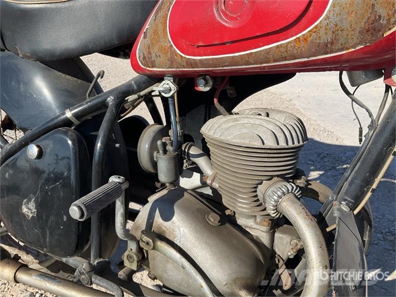 Peugeot TL57 Classic Bike (Inoperable) Avtomobili