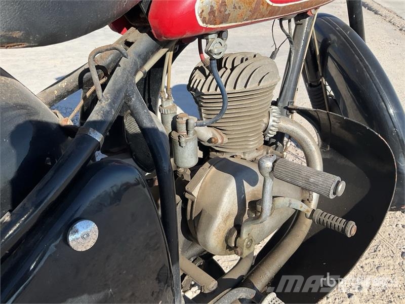 Peugeot TL57 Classic Bike (Inoperable) Avtomobili
