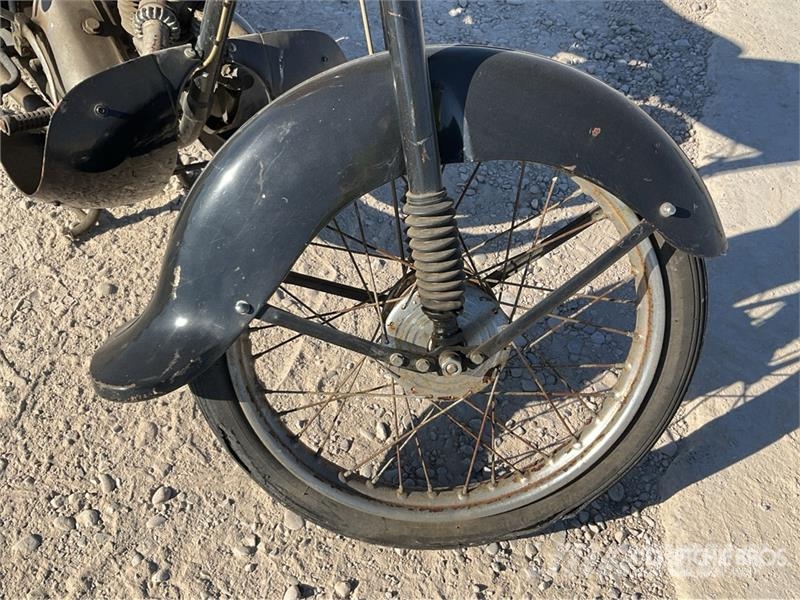 Peugeot TL57 Classic Bike (Inoperable) Avtomobili