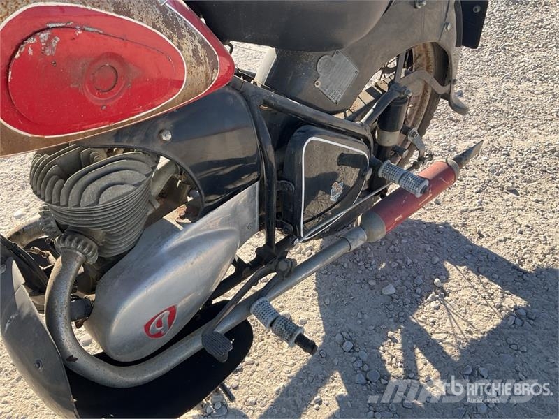 Peugeot TL57 Classic Bike (Inoperable) Avtomobili