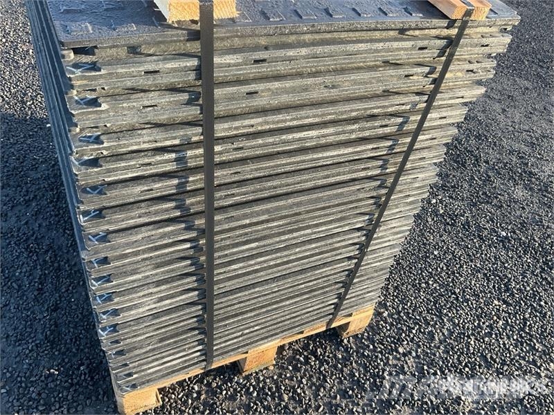  Plastic Road Plates (Unused) Ďalšie komponenty