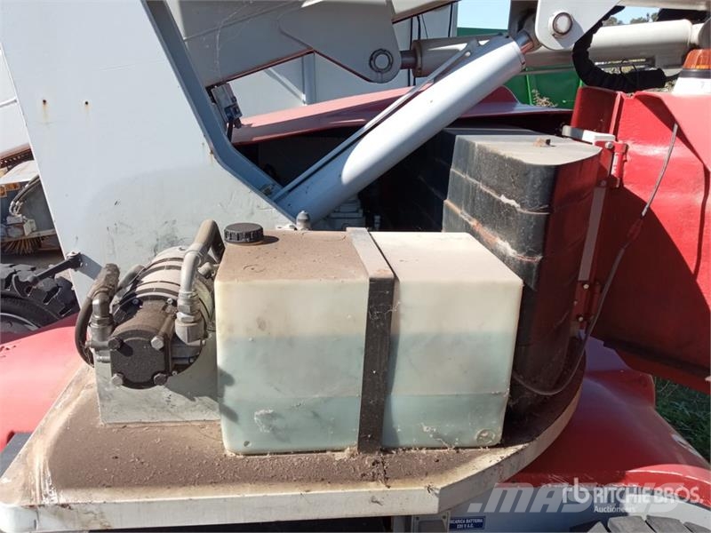 Platform Basket SEL14A-J Articulating Boom Lift (Inoperable) Piattaforme a braccio articolato