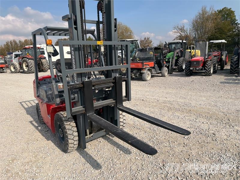 Plus Power VTDD 25 2500 kg Forklift (Unused) Iné