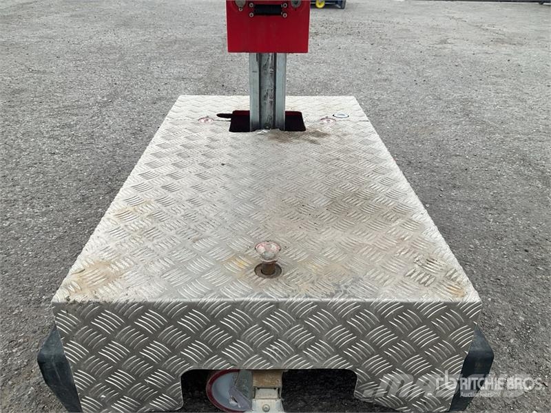 Pop Up IQ Lift Pro 7 Vertical Mast Lift Personløftere