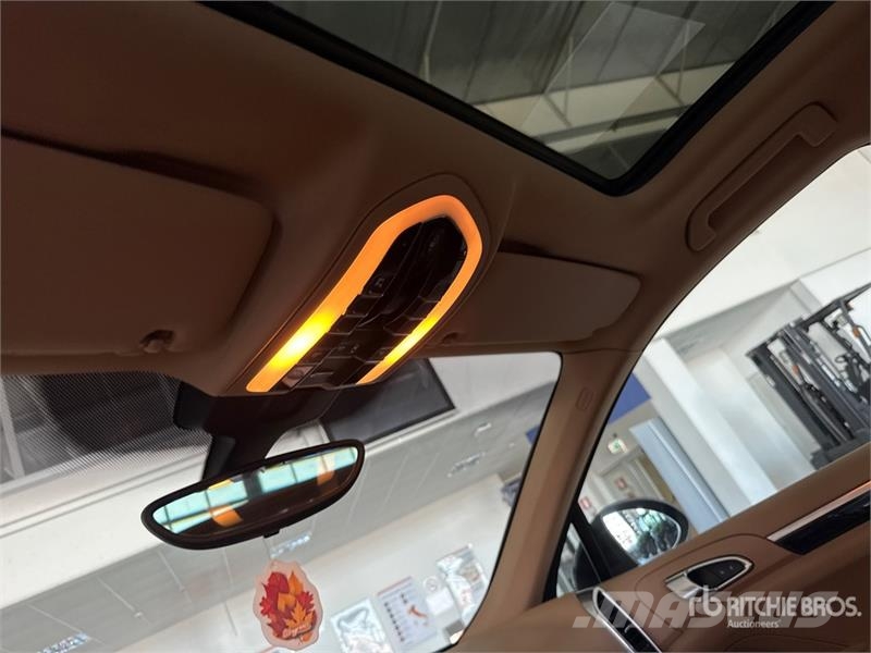 Porsche Cayenne SUV Automobili