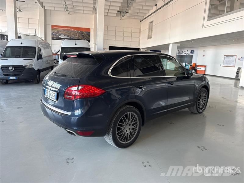 Porsche Cayenne SUV Automobili