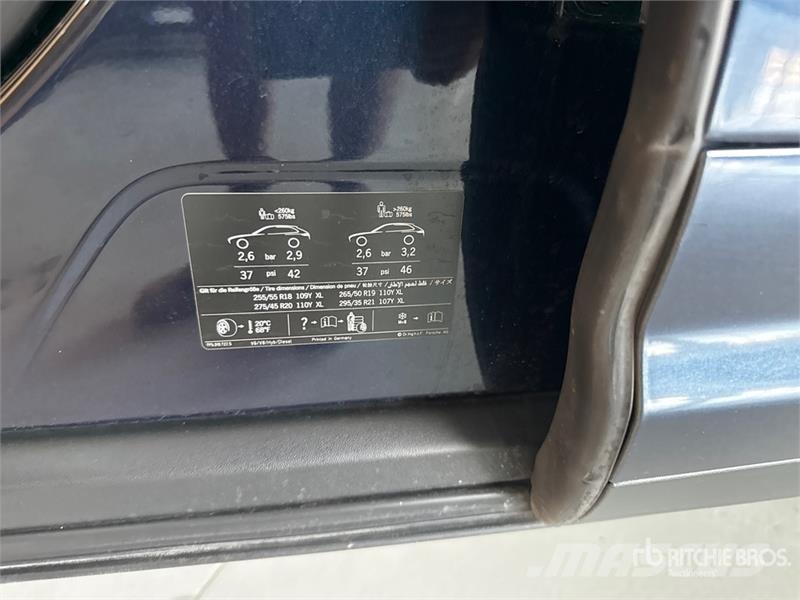 Porsche Cayenne SUV Automobili
