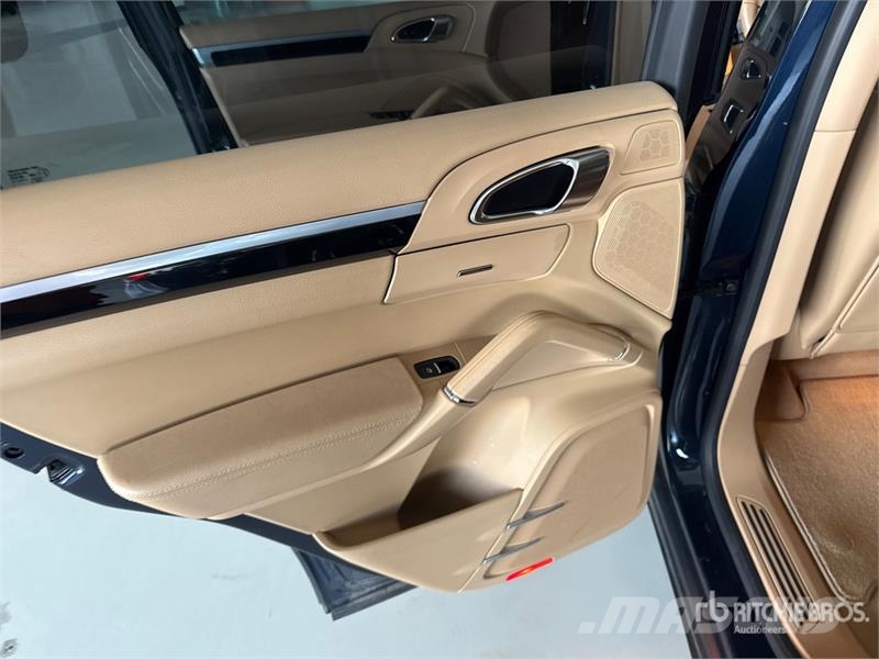 Porsche Cayenne SUV Automobili