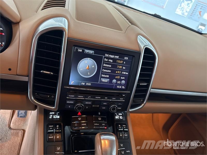 Porsche Cayenne SUV Automobili