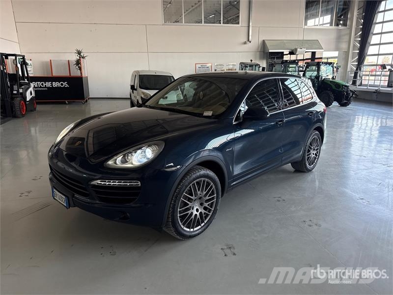 Porsche Cayenne SUV Automobili