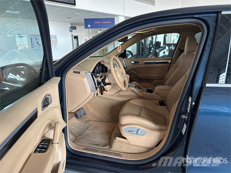 Porsche Cayenne SUV Automobili