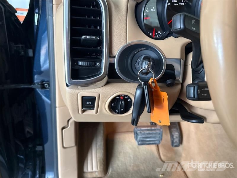 Porsche Cayenne SUV Automobili