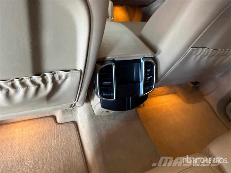 Porsche Cayenne SUV Automobili