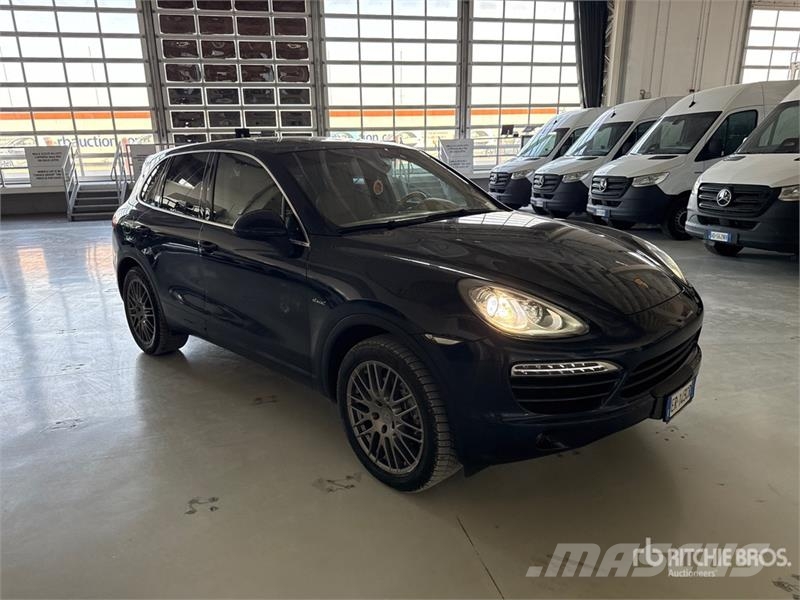 Porsche Cayenne SUV Automobili