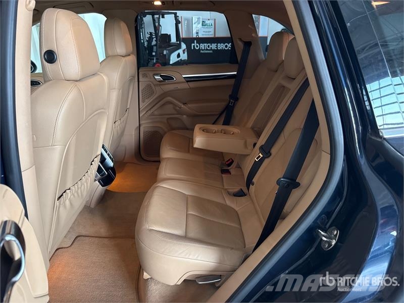 Porsche Cayenne SUV Automobili