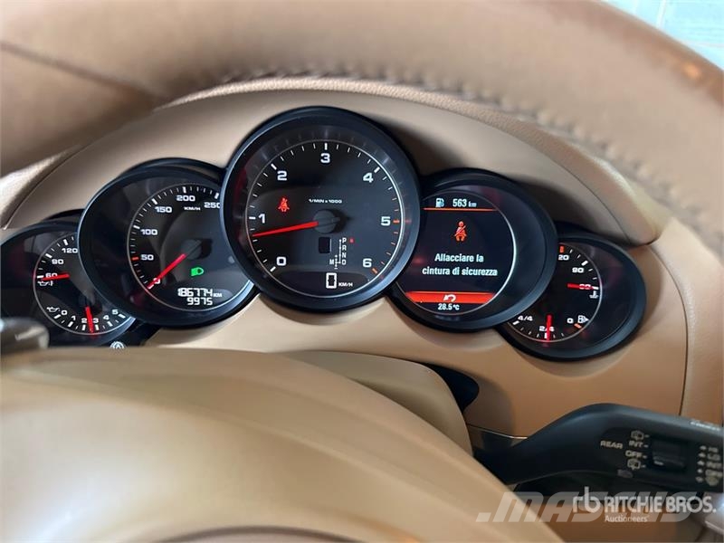 Porsche Cayenne SUV Automobili