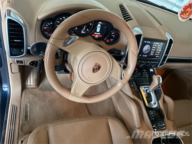 Porsche Cayenne SUV Automobili