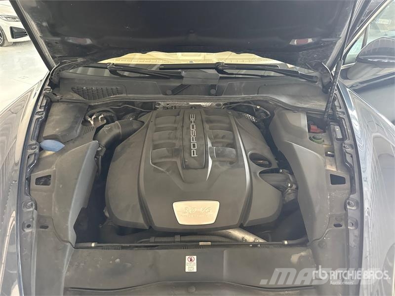 Porsche Cayenne SUV Automobili