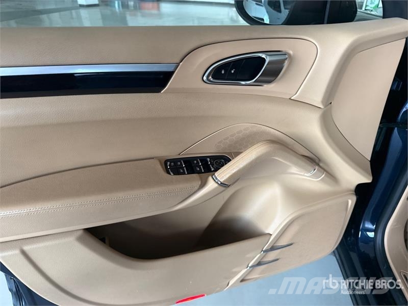 Porsche Cayenne SUV Automobili