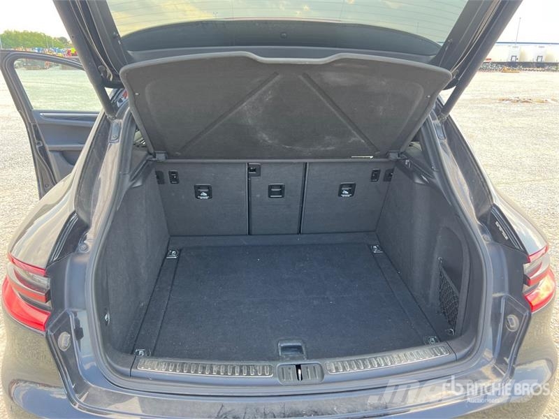 Porsche Macan SUV Samochody osobowe