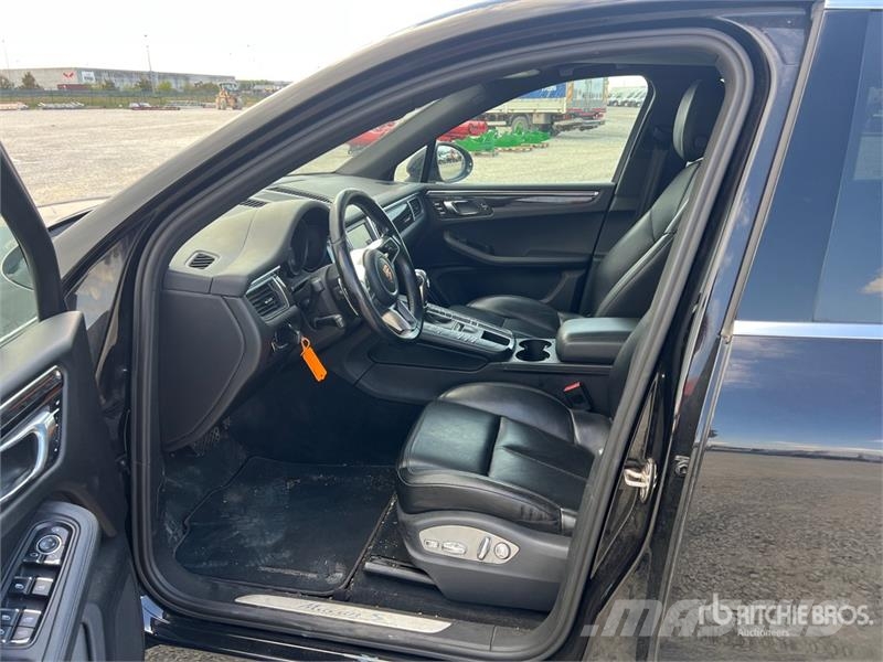 Porsche Macan SUV Samochody osobowe