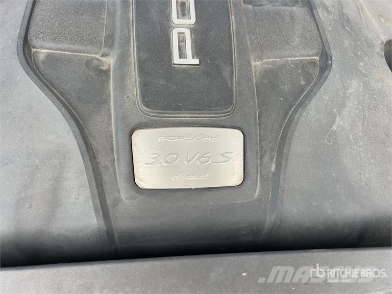 Porsche Macan SUV Samochody osobowe