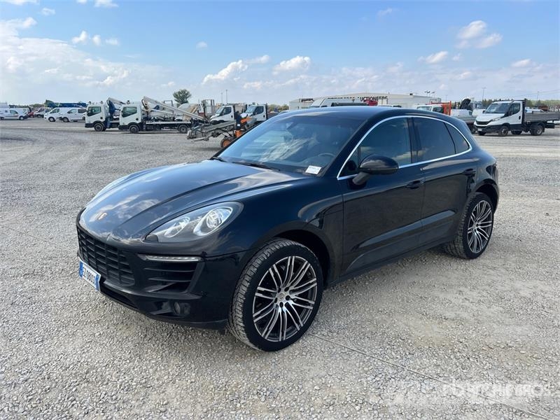 Porsche Macan SUV Samochody osobowe