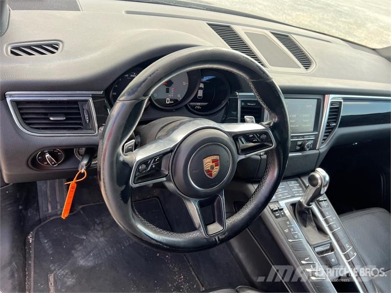 Porsche Macan SUV Samochody osobowe
