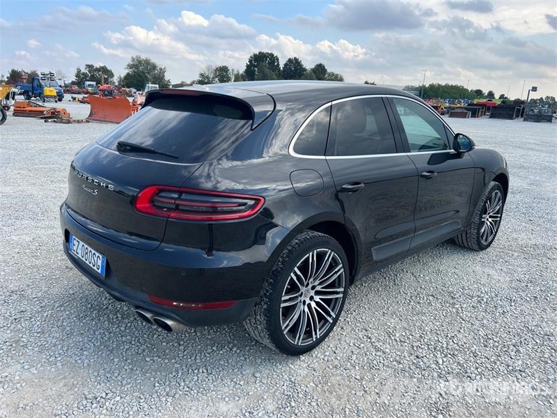 Porsche Macan SUV Samochody osobowe