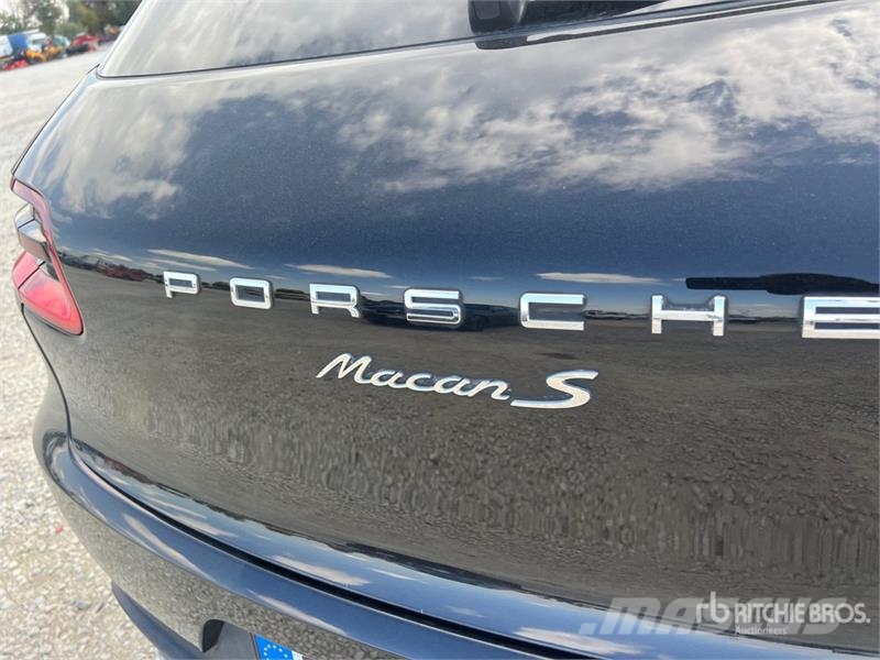 Porsche Macan SUV Samochody osobowe