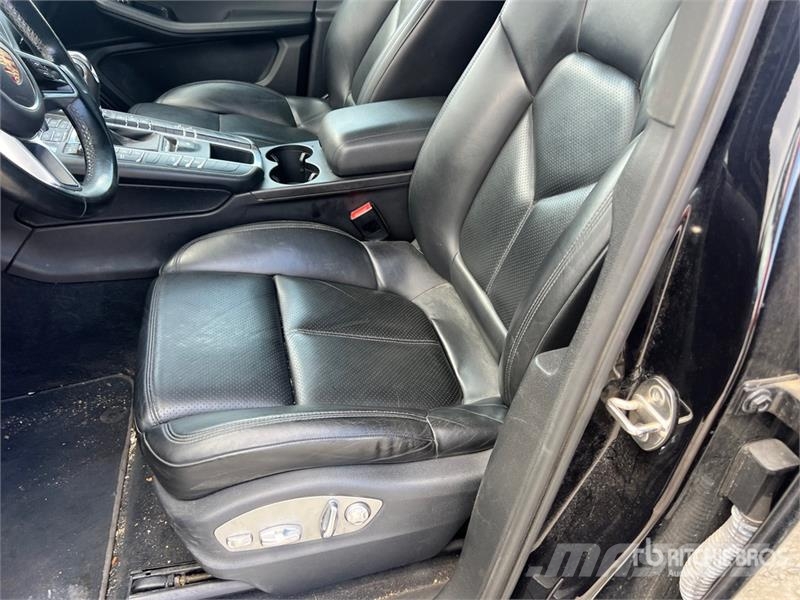 Porsche Macan SUV Samochody osobowe