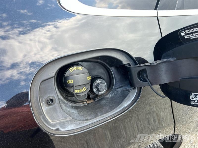 Porsche Macan SUV Samochody osobowe
