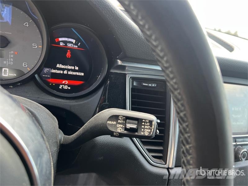 Porsche Macan SUV Samochody osobowe