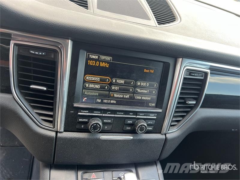 Porsche Macan SUV Samochody osobowe