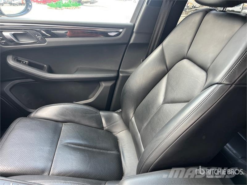 Porsche Macan SUV Samochody osobowe