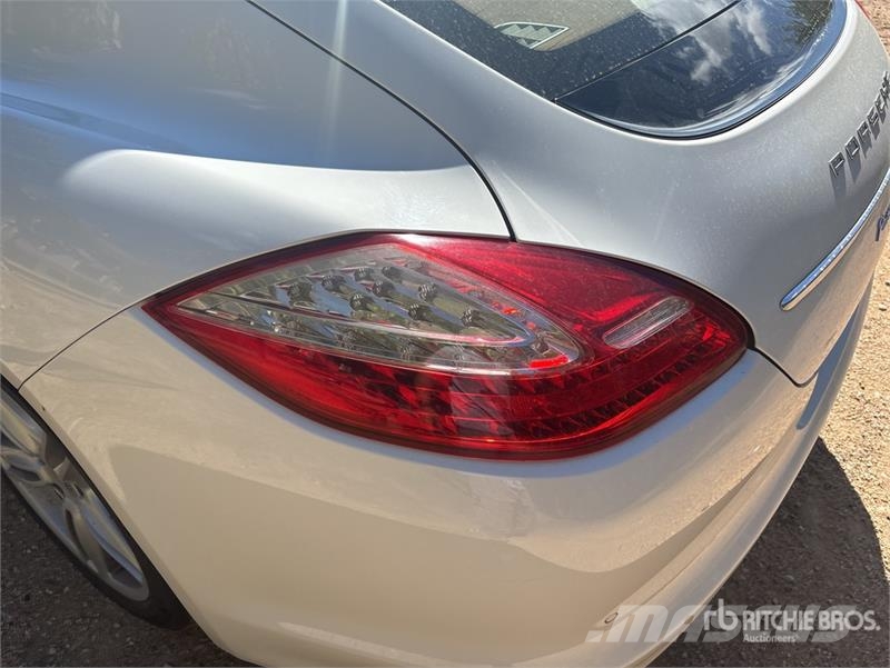 Porsche Panamera Automobile Kistehergépjárművek