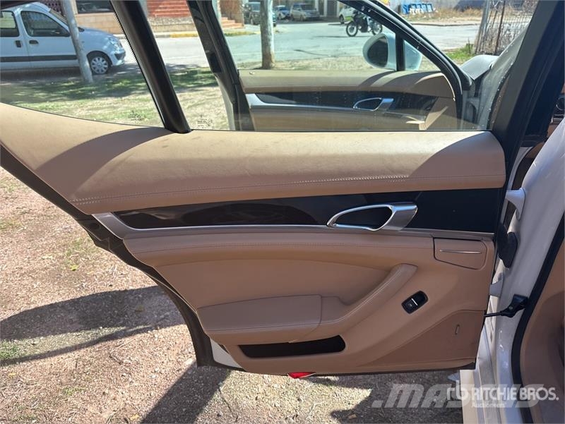Porsche Panamera Automobile Kistehergépjárművek