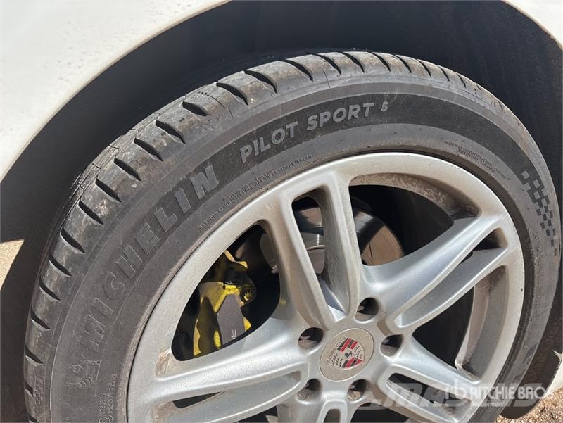 Porsche Panamera Automobile Kistehergépjárművek
