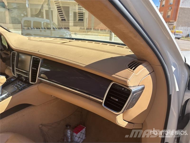 Porsche Panamera Automobile Kistehergépjárművek