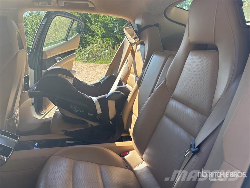 Porsche Panamera Automobile Kistehergépjárművek